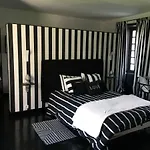 Le Domaine De Cordey Bed & Breakfast