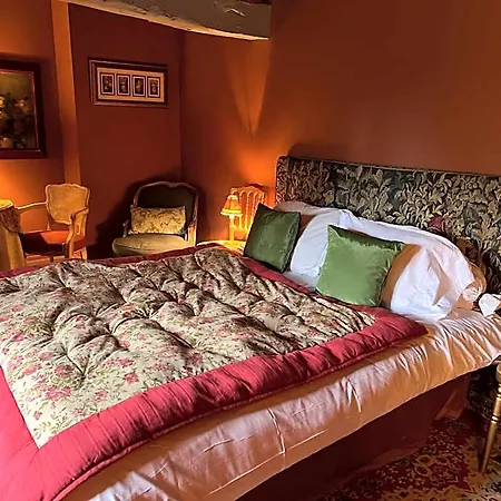 לינה וארוחת בוקר Le Domaine De Cordey 3*