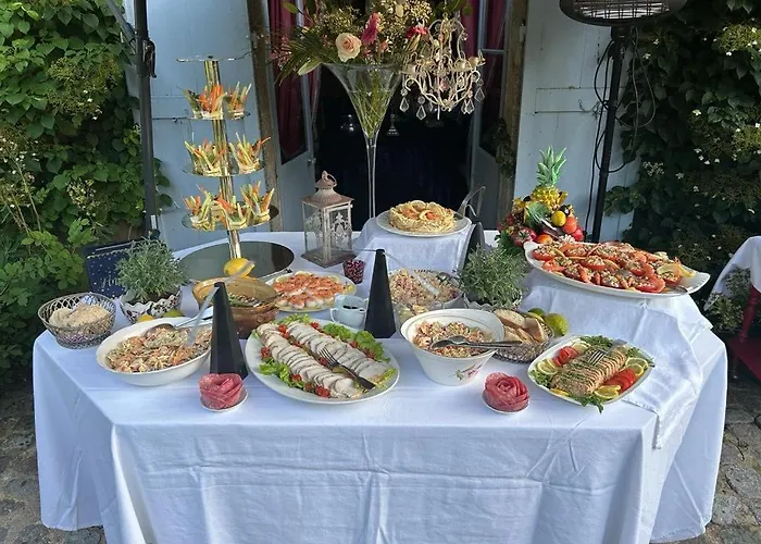 Le Domaine De Cordey Bed & Breakfast 3*