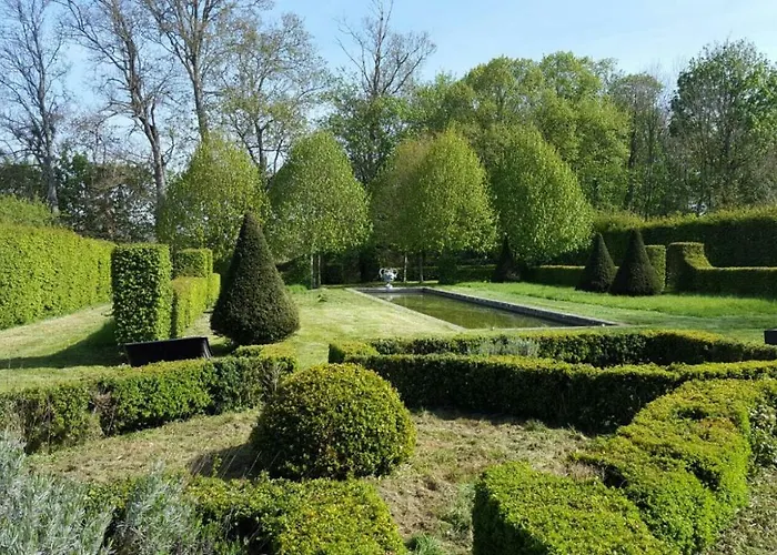 Le Domaine De Cordey לינה וארוחת בוקר 3*